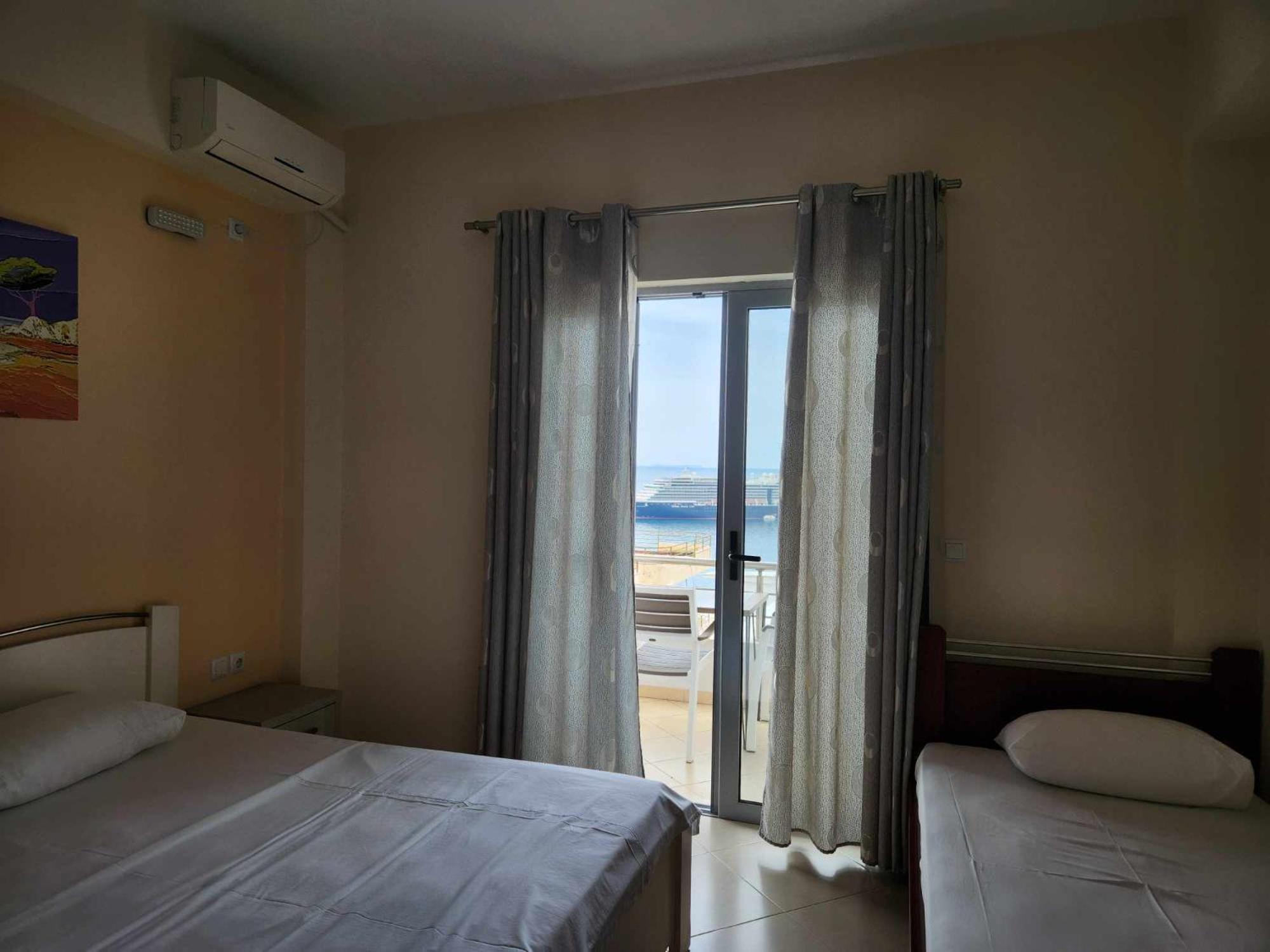 Bill'S Apartments Sarande Bilik gambar
